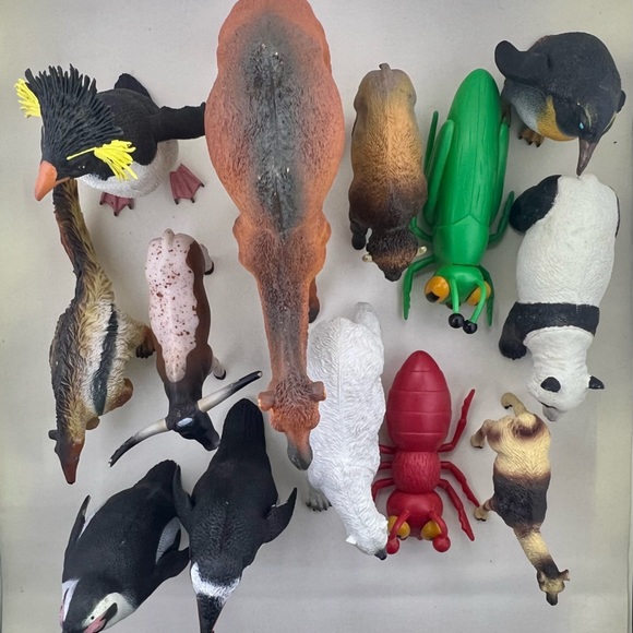 EUC 13 large heavy weight mixed animal collection. - Picture 2 of 3